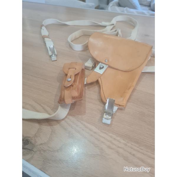 Holster de poitrine avec bretelle pour 7.65 en cuir plus tui pour chargeur.