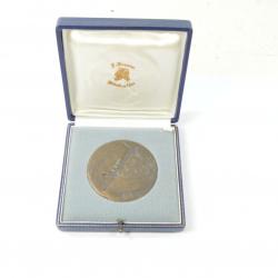 Médaille de table Bronze Dolf LEDEL Lions Club Bruxelles Nations Années 1960. BELGIQUE