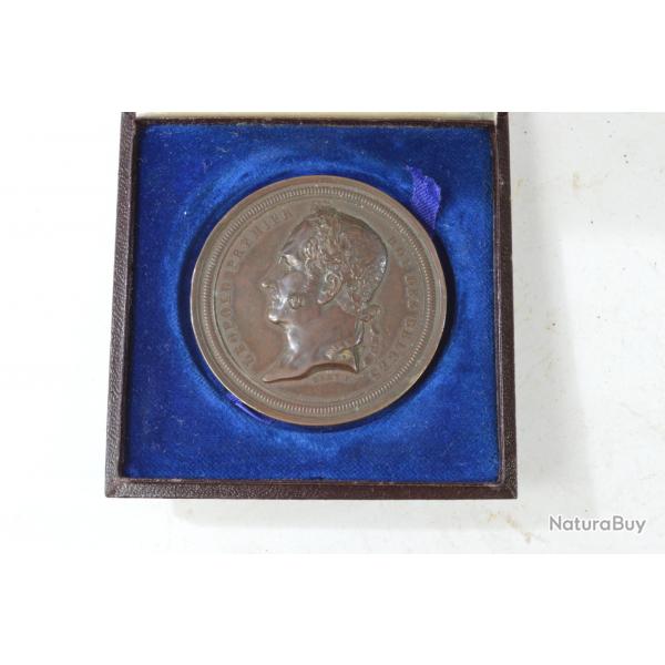 Mdaille de table Bronze Leopold Premier Roi des Belges. 9 avril 1848 a l'union des corps de la gard