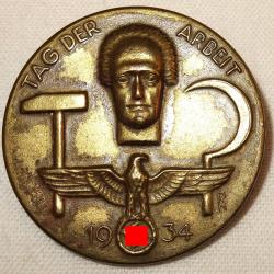 INSIGNE ALLEMAND « TAG DER ARBEIT 1934 » du III REICH.