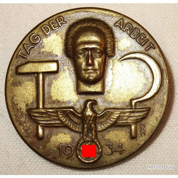 INSIGNE ALLEMAND  TAG DER ARBEIT 1934  du III REICH.