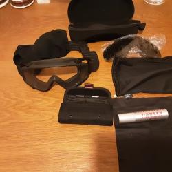 Lunette avec kit de nettoyage Oakley pour masque balistique