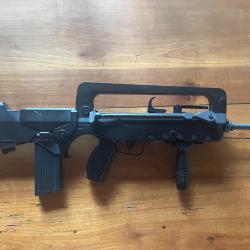 Famas F1 AEG Cybergun