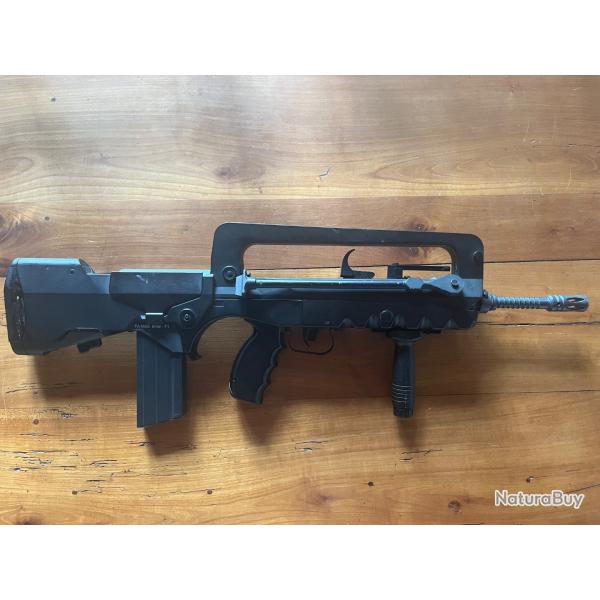 Famas F1 AEG Cybergun