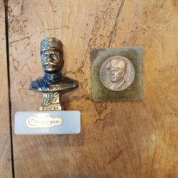 MEDAILLE COMMEMORATIVE GENERAL DE GAULLE et BUSTE MARECHAL FOCH
