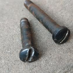 Lot de deux vis de boîtier Carcano 91