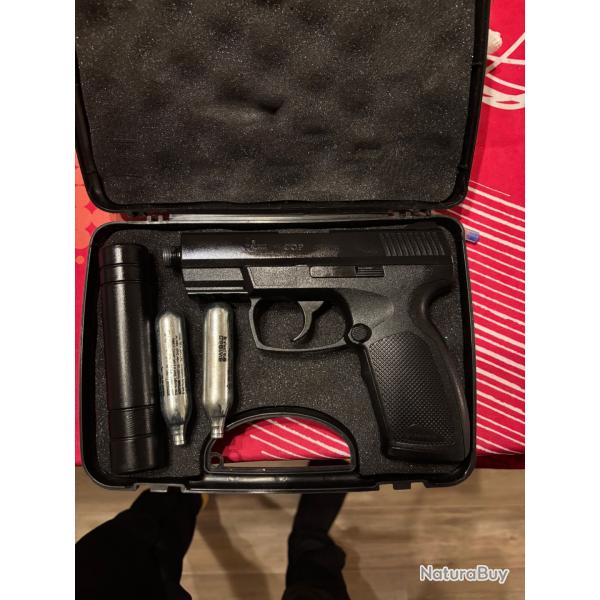 Pistolet airsoft  gaz 2,1joules avec silencieux Vendu avec mallette et 2 cartouches de gaz