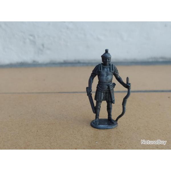 FIGURINE KINDER METAL SOLDAT ROMAIN OU GREC COMBATTANT