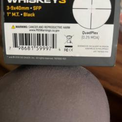 Bonjour lunette de visée approche sig sauer whiskey 3 3-9X40 neuve jamais servi.
