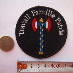 écusson collection patriotique insigne travail famille patrie francisque Pétain