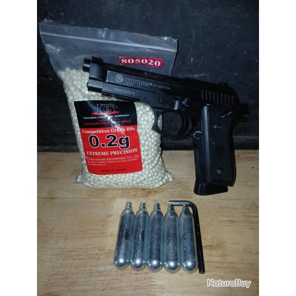 Pistolet taurus pt99