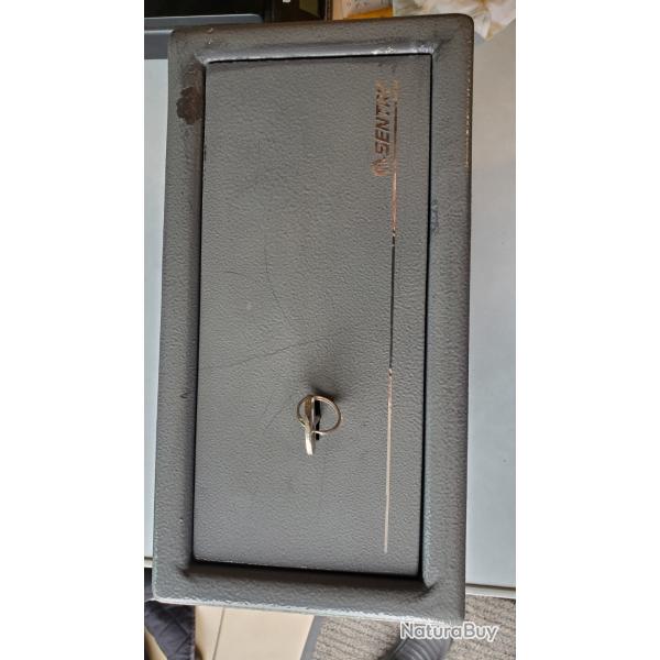 Coffre fort sentry 31,50x28x16,50, avec 1 clef disponible