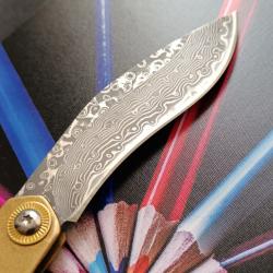 Type Higonokami san-mai damas stylisé démon.