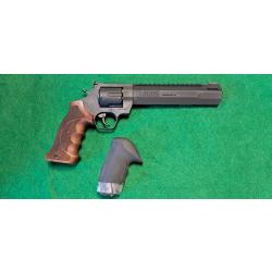 Taurus Raging Hunter 44 magnum
