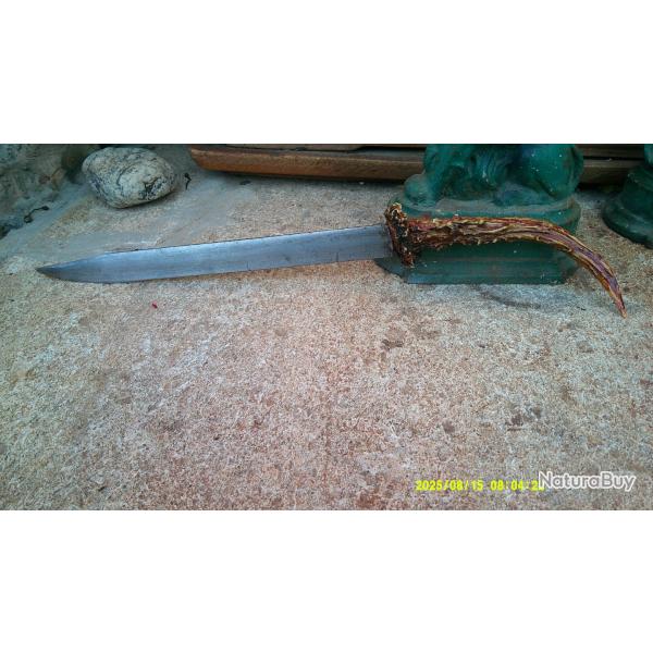 Forte grande dague de chasse en bon tat