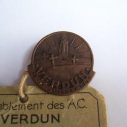 insigne  poilus ancien combattant VERDUN LOIRET  45 rassemblement des  A C WW1 14 - 18 poilu