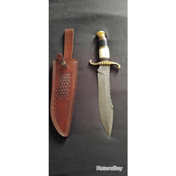 Couteau Bowie  lame en damas fourreau cuir