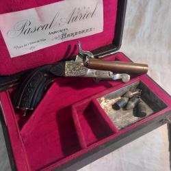 beau pistolet à broche , deux canons en table , dit de voyage dans sa casette