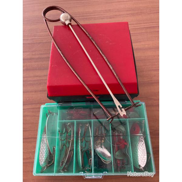 Lot accessoires pche carnassiers : cuillrs, hameons, plombs, ballon  brochet, etc