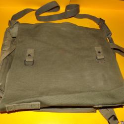 MUSETTE MILITAIRE EN TISSU DE TYPE ARMEE ALLEMANDE   ,DIMENSION LONGUEUR 34 CM , 100 % COTON FABRICA