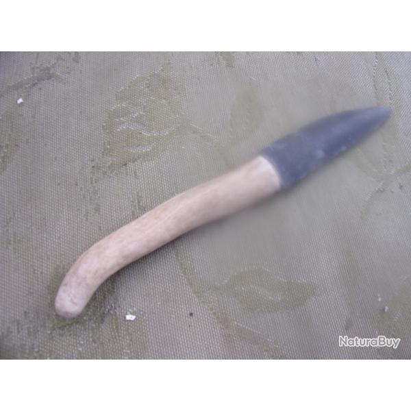 reproduction  outil   néolithique long. 25 cm