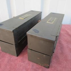 2 CAISSETTES MILITAIRES US EN METAL POUR QUARTZ DE RADIO (VIDES DE LEUR CONTENU)