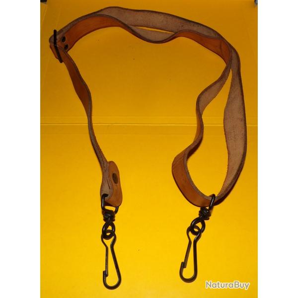 BRETELLE EN CUIR POUR PISTOLET MITRAILLEUR  MAT 49 , LA BRETELLE EN CUIR ETAIT PLUTOT RESERVE