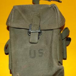 ARMEE AMERICAINE U.S : PORTE MAGASINS POUR  M 14, TAMPON DANS LE RABAT ASSEZ LISIBLE  , VENDU EN BON