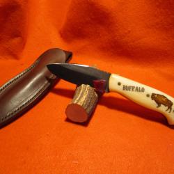 COUTEAU ARTISANAL forgé ATELIER DE L'OURS NOIR chasse camping rando manche os de bison