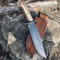 couteau bowie d'artisan / bois de cerf/ acier carbone 1095 / campement, bushcraft....