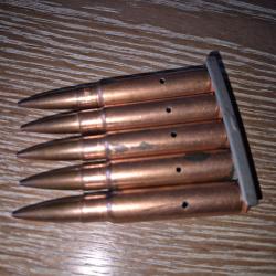 5 cartouches neutralisé mauser totalement cuivré de guerre sur lame d'époque ww2