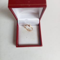 bague or 18k tete d'aigle avec diamant et perle diamètre interieur 17 mm