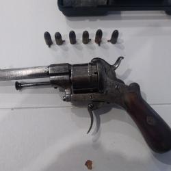 Revolver a broche type Lefaucheux avec 6 cartouches