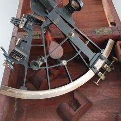 SEXTANT secrétan  Paris
