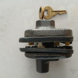 verrou de pontet à clé