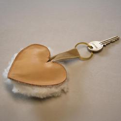 Porte clef Amore mio en cuir beige et mouton véritable