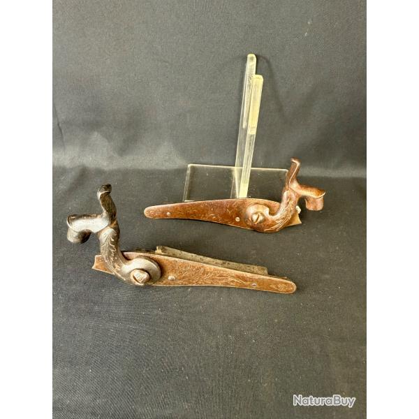 PICES DTACHES: PAIRE DE PLATINES POUR PISTOLET  PERCUSSION
