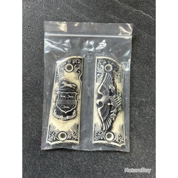 Plaques colt 1911 Resin. Neuf.