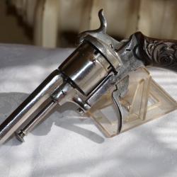 TRES PETIT REVOLVER 7 MM A BROCHE