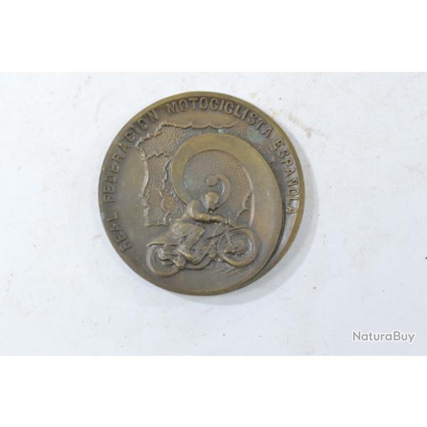 Mdaille / insigne annes 1950 Real Federacion Motociclista Espanola RFME medal. Collection moto