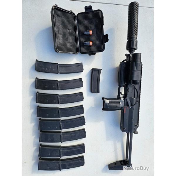Rplique MP7 AEP Marui noir + 9 chargeurs + lampes
