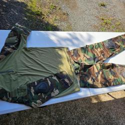 Tenue camouflage avec coudière et genouillère