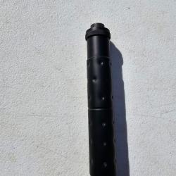 silencieux noir métal