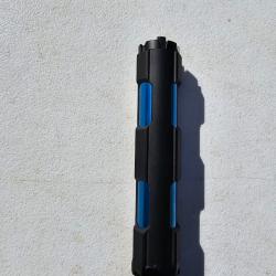 silencieux noir métal et bleu