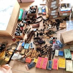 Enorme lot d'accessoires anciens pour rechargement de cartouches de chasse