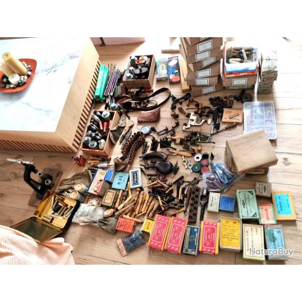 Enorme lot d'accessoires anciens pour rechargement de cartouches de chasse