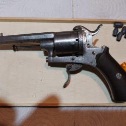 Revolver à broches calibre 7mm type lefaucheux avec 6 cartouches Spalek