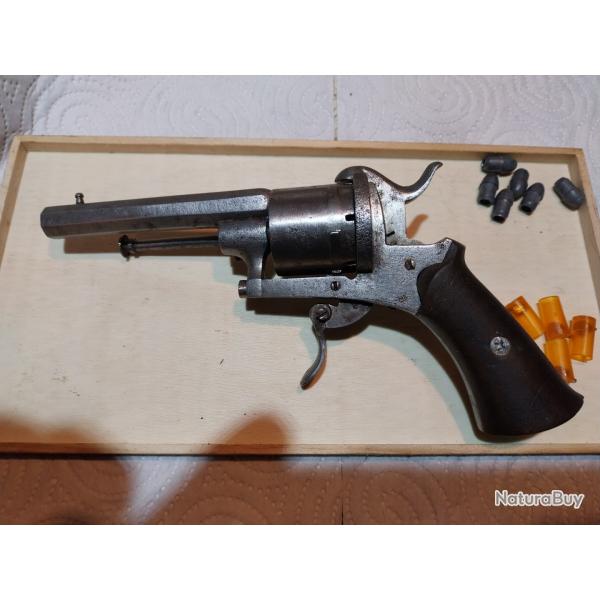 Revolver  broches calibre 7mm type lefaucheux avec 6 cartouches Spalek