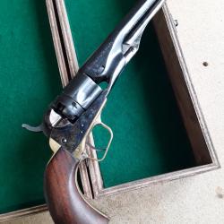 1862 police Uberti Pocket. Arms Rigdefield . Cal 36 . 6,5 pouces. Bronzé noir. TBE.