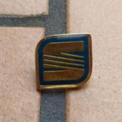 PINS BLASON SEAT VOITURE